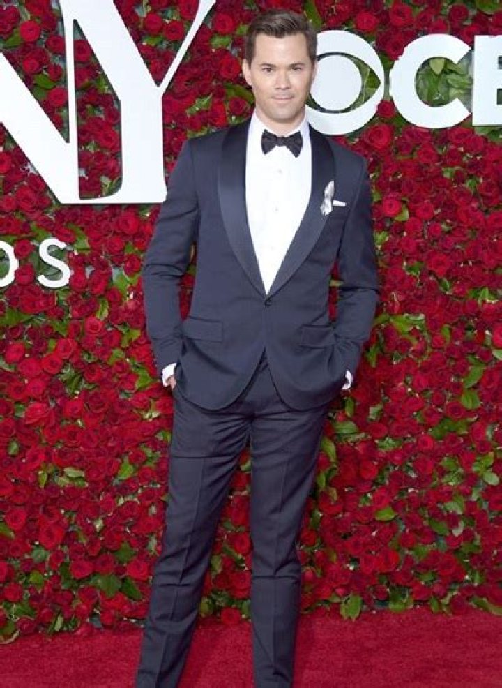 Andrew Rannells Height, Weight, Body Measurements, Shoe Size