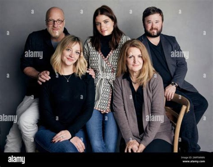 Brooke Elliott Parents, Meet Father Robert & Mother Kathleen Elliott Age And Ethnicity - SarkariResult