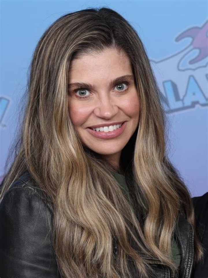 Danielle Fishel's Net Worth in 2023: How Much Does the 'Boy Meets World' Star Earn? - SarkariResult