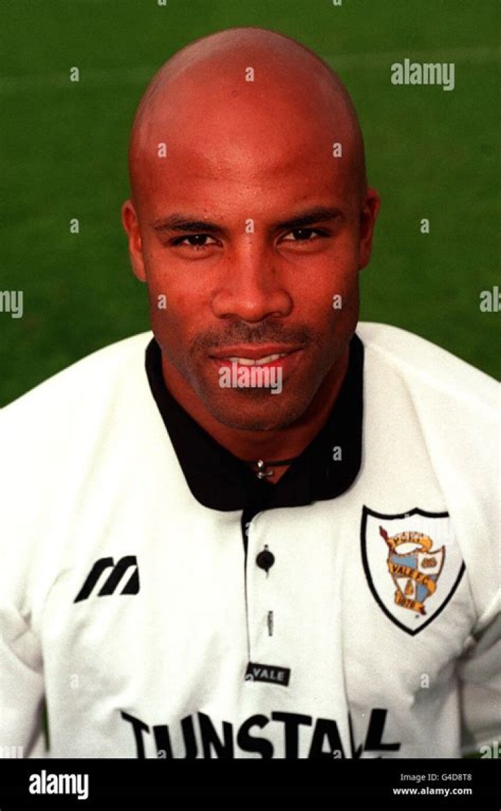 Dave Barnett (footballer)