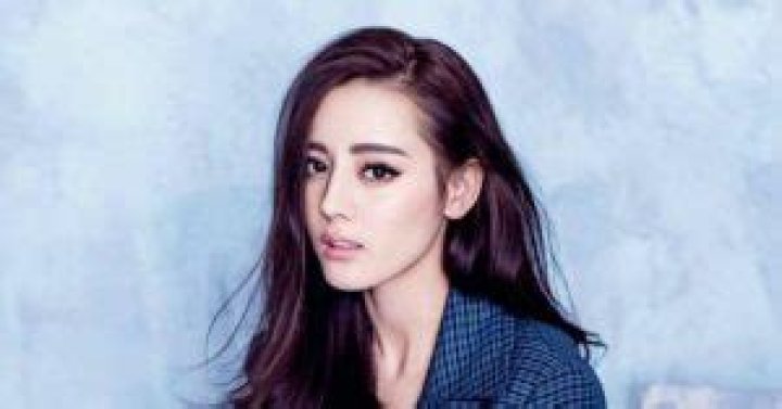 Dilraba Dilmurat Height, Weight, Body Measurements, Bra Size, Shoe Size