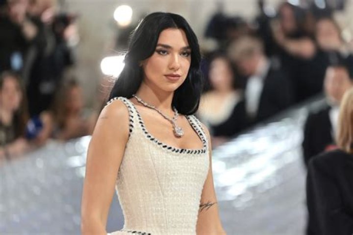 Dua Lipa Height, Weight, Measurements, Bra Size, Shoe Size