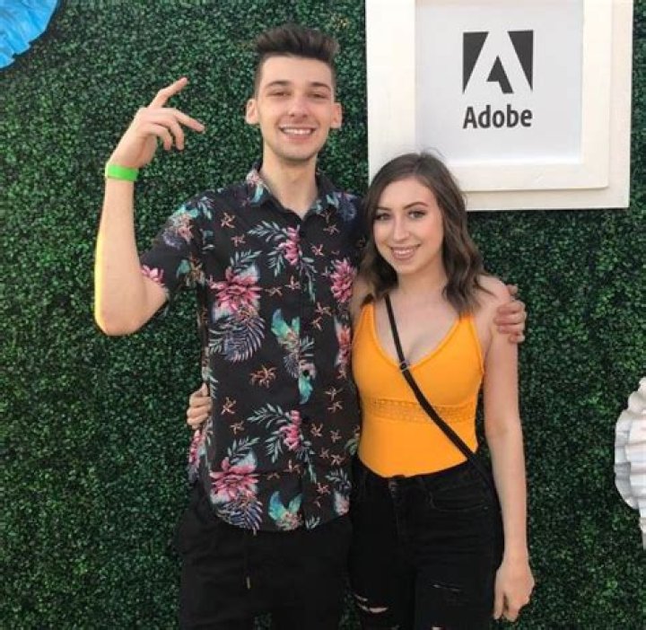 iDubbbzTV Wiki, Bio, Dating, Girlfriend, Net worth, Age, Family