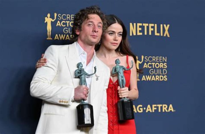 Is Jeremy Allen White in a Relationship? Who is His Current Partner? Tell Me About Rosalía. - SarkariResult