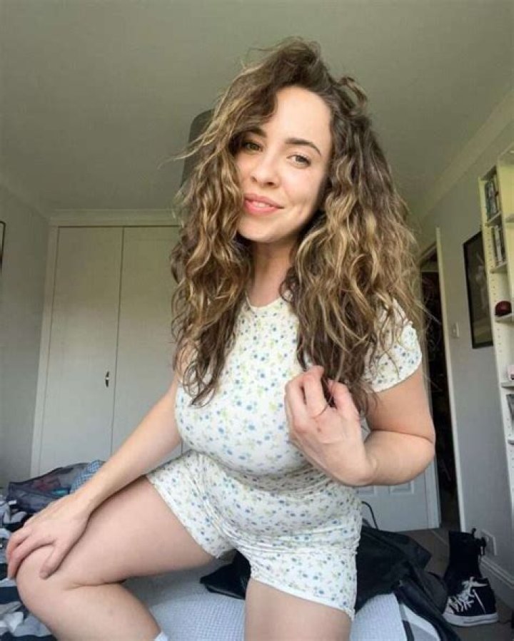 Isabel May Net Worth: Details About Movies, Media, Height, Age, Social - SarkariResult