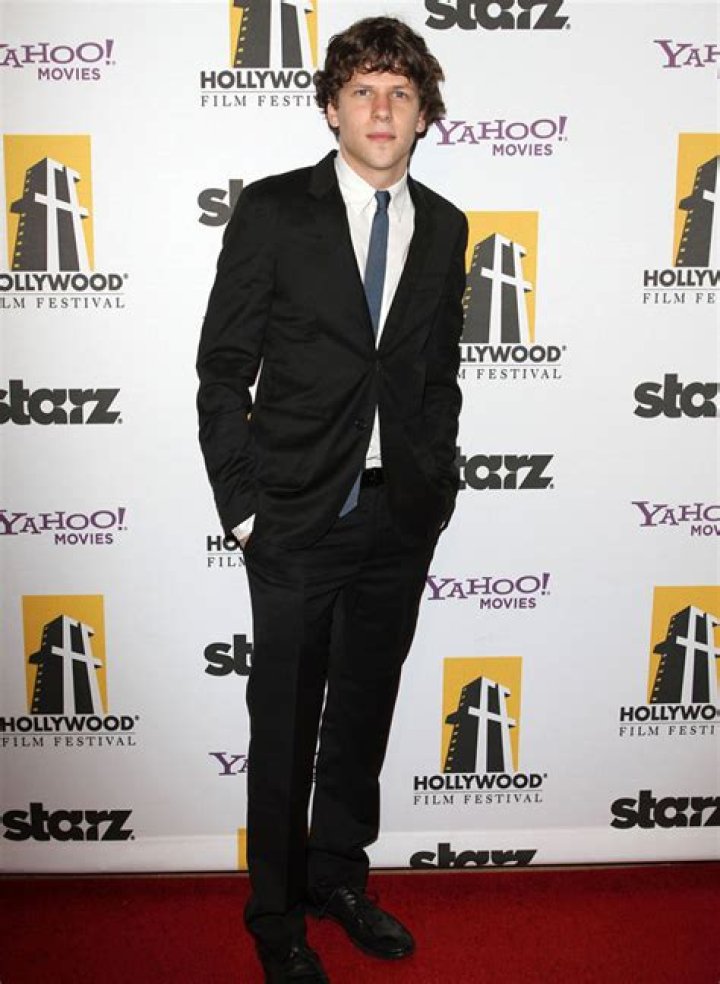 Jesse Eisenberg Height, Weight, Body Measurements, Shoe Size