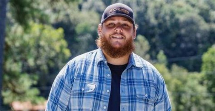 Luke Combs Height, Weight, Body Measurements, Shoe Size