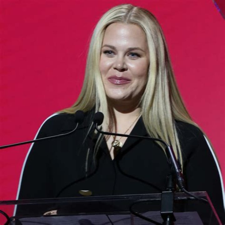 Shannon Abloh Net Worth: Details About Income, Age, Cars, House, Career - SarkariResult