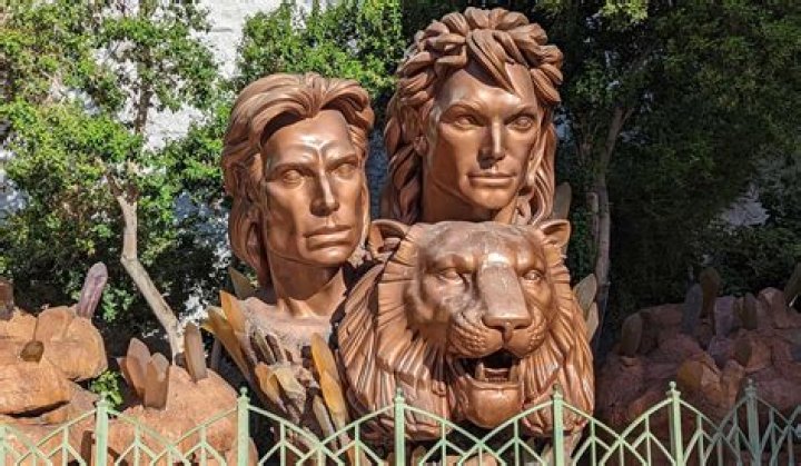 The Last Moments of Siegfried and Roy: Understanding Their Passing - SarkariResult