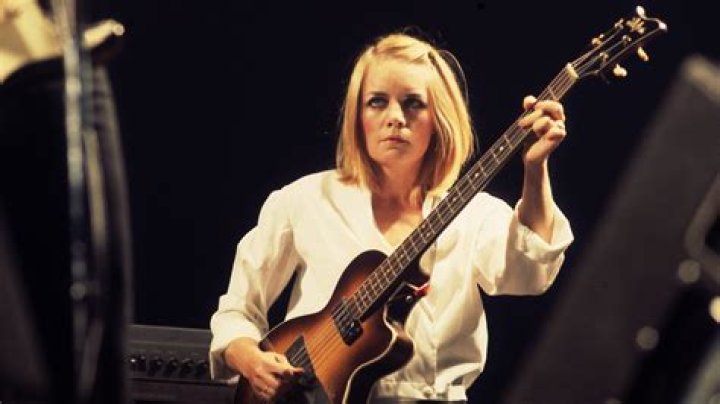 Tina Weymouth Net Worth: Details About Height, Songs, Accident, Bands - SarkariResult
