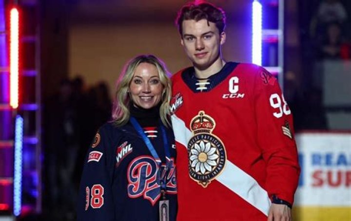 Who Is Connor Bedard Girlfriend? Is Connor Bedard Dating Emma Loken? - SarkariResult