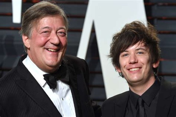 Who Is Stephen Fry Husband? Know His Net worth, Height, Age, Family, And Wiki Facts